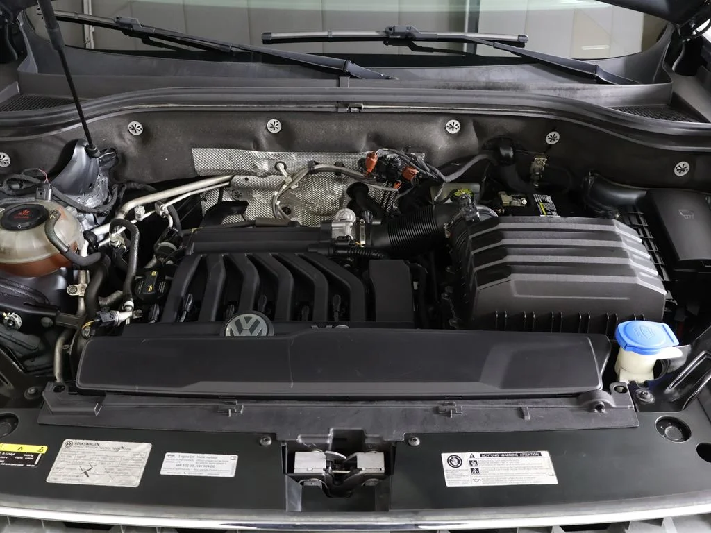 Used 2018 Platinum Gray Metallic Volkswagen 3.6L V6 SE image 22