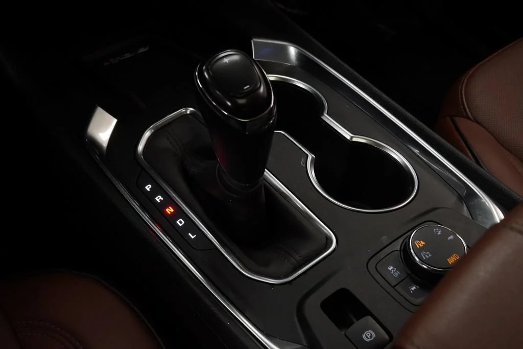 Used 2019 IRIDESCENT PEARL TRICOAT Chevrolet High Country image 23