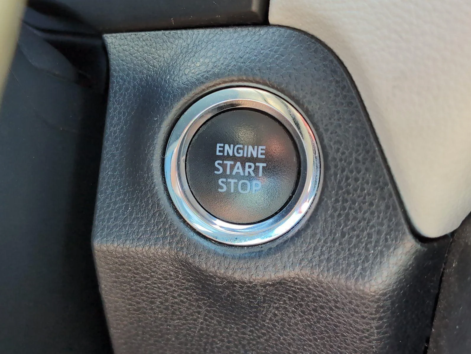 Used 2020 Silver Sky Metallic Toyota XLE image 27
