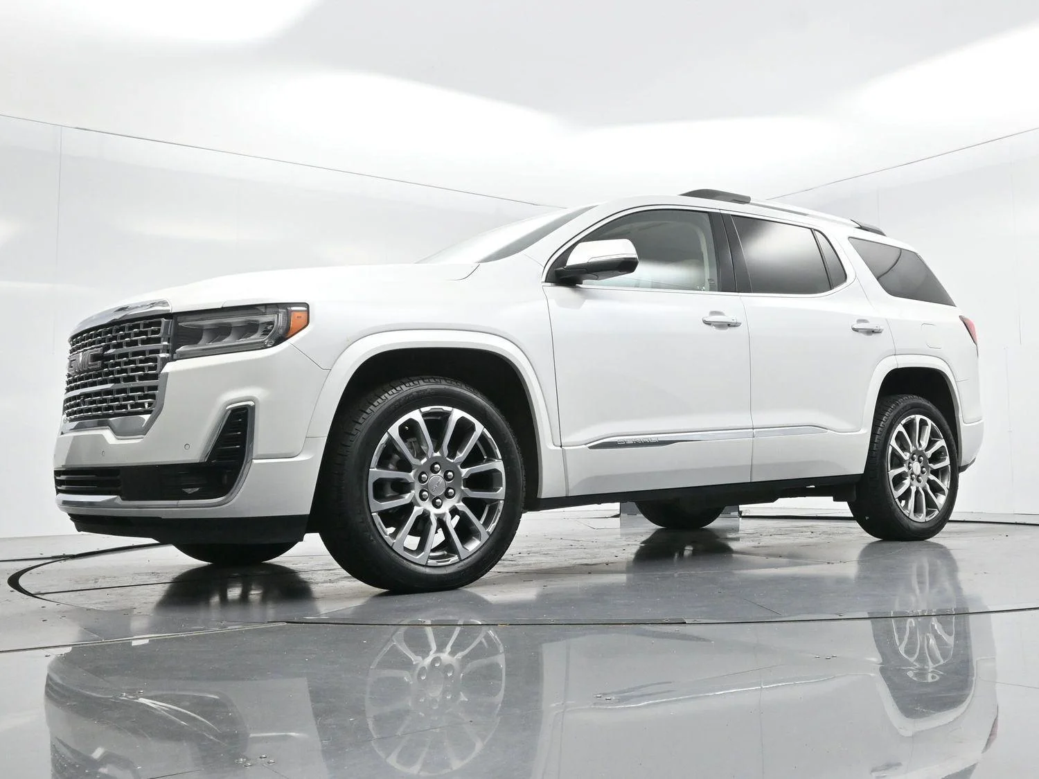 Used 2023 White Frost Tricoat GMC Denali image 42