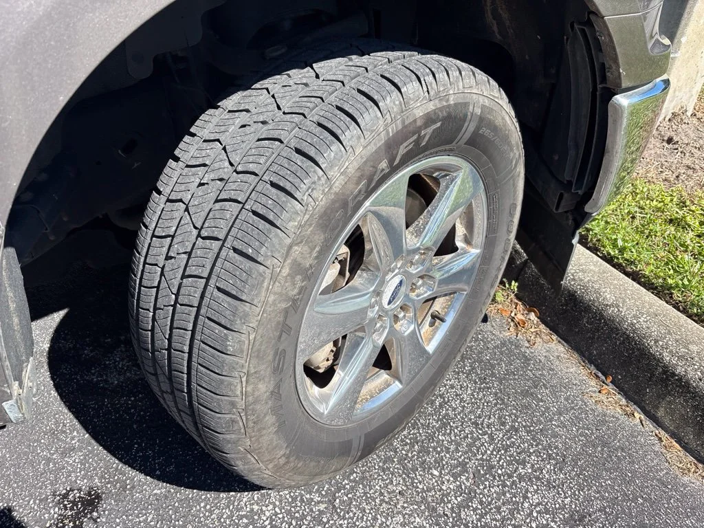 Used 2018 Gray Ford XLT image 9