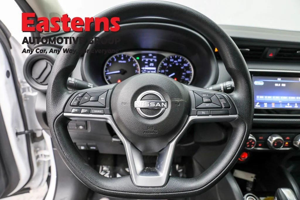 Used 2022 White Nissan S image 10