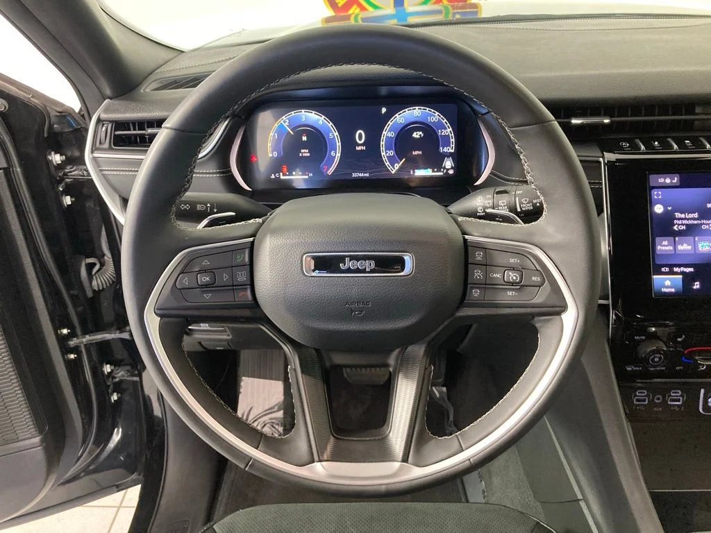 Used 2025 Black Jeep Altitude image 10