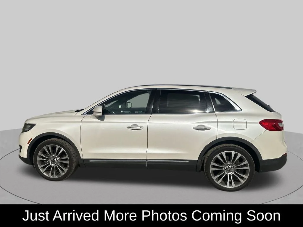 Used 2016 White Platinum Clearcoat Metallic Lincoln Reserve image 3
