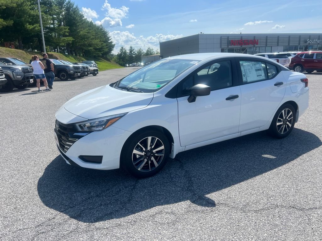 2025 Nissan Versa 1.6 S CVT's photo
