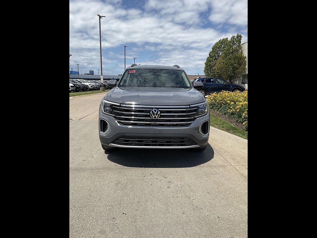 New 2026 Pure Gray Volkswagen SE 4Motion image 2