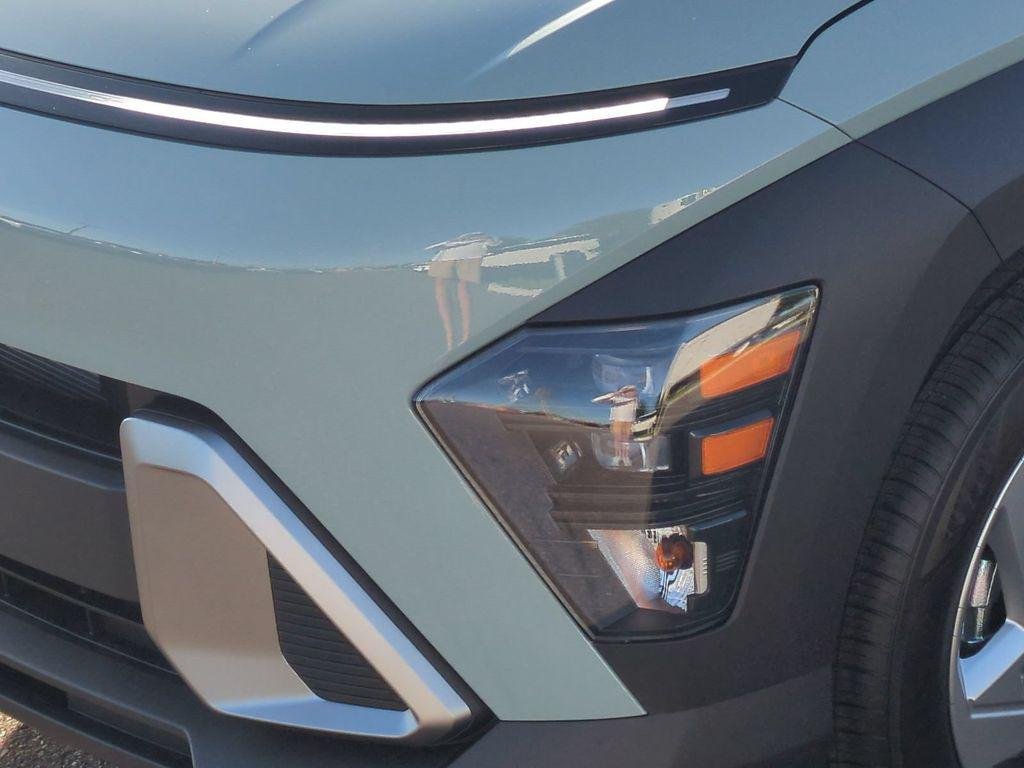 New 2027 Green Hyundai SE FWD image 10