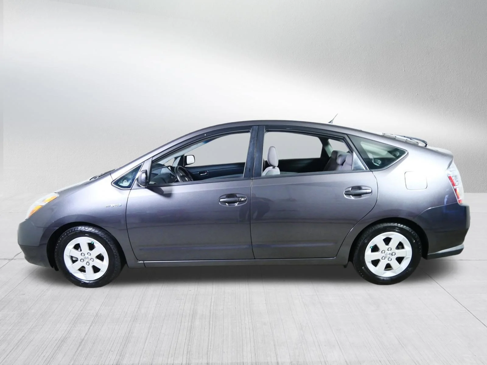 Used 2009 Magnetic Gray Metallic Toyota  image 4