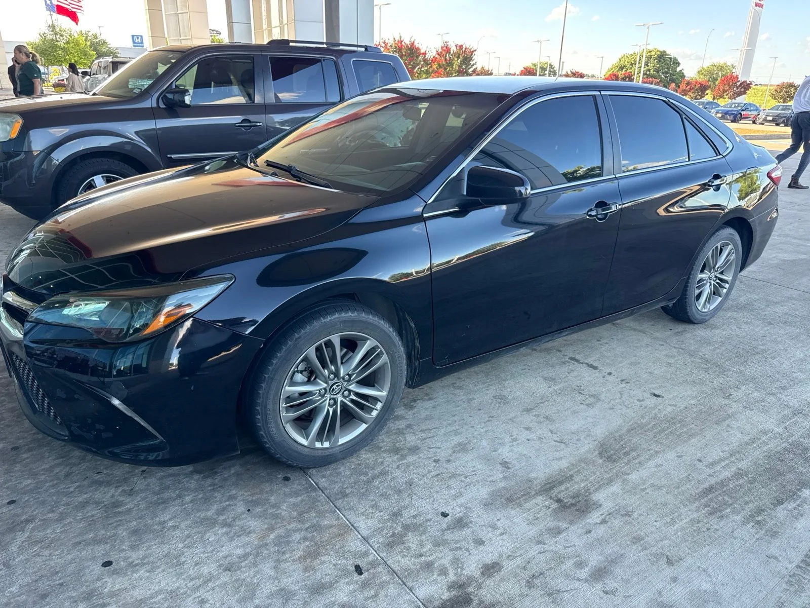 Used 2017 Black Toyota SE image 1
