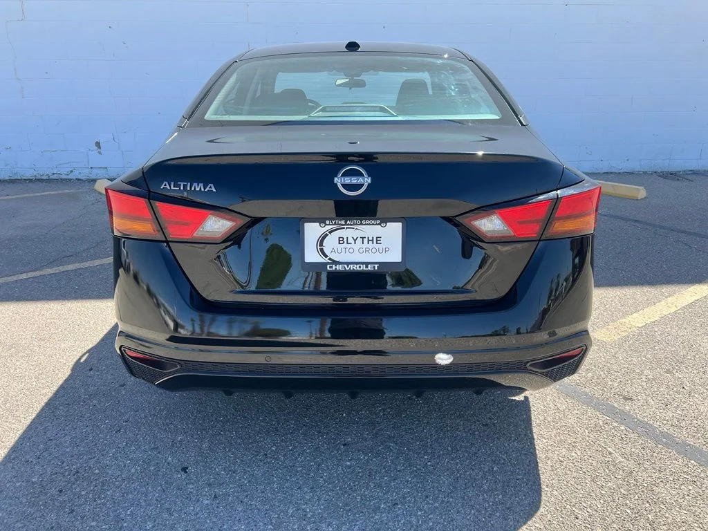 Used 2025 Black Nissan 2.5 SV image 5