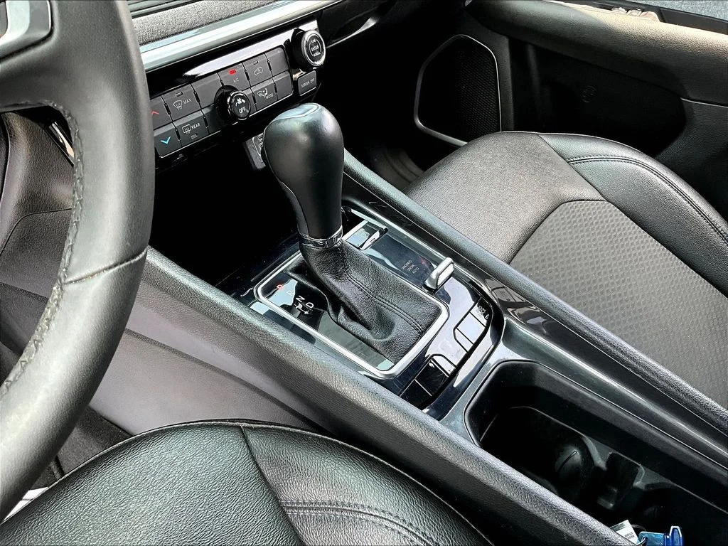 Used 2024 Diamond Black Jeep Latitude image 18