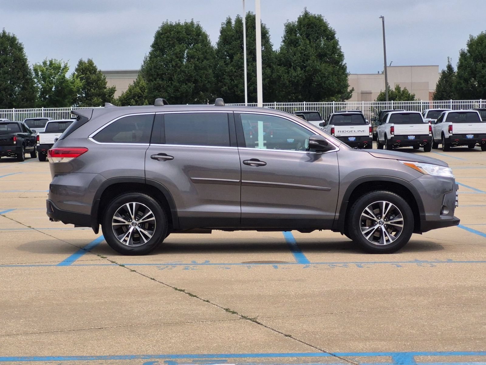 Used 2019 Predawn Gray Mica Toyota LE Plus AWD image 5