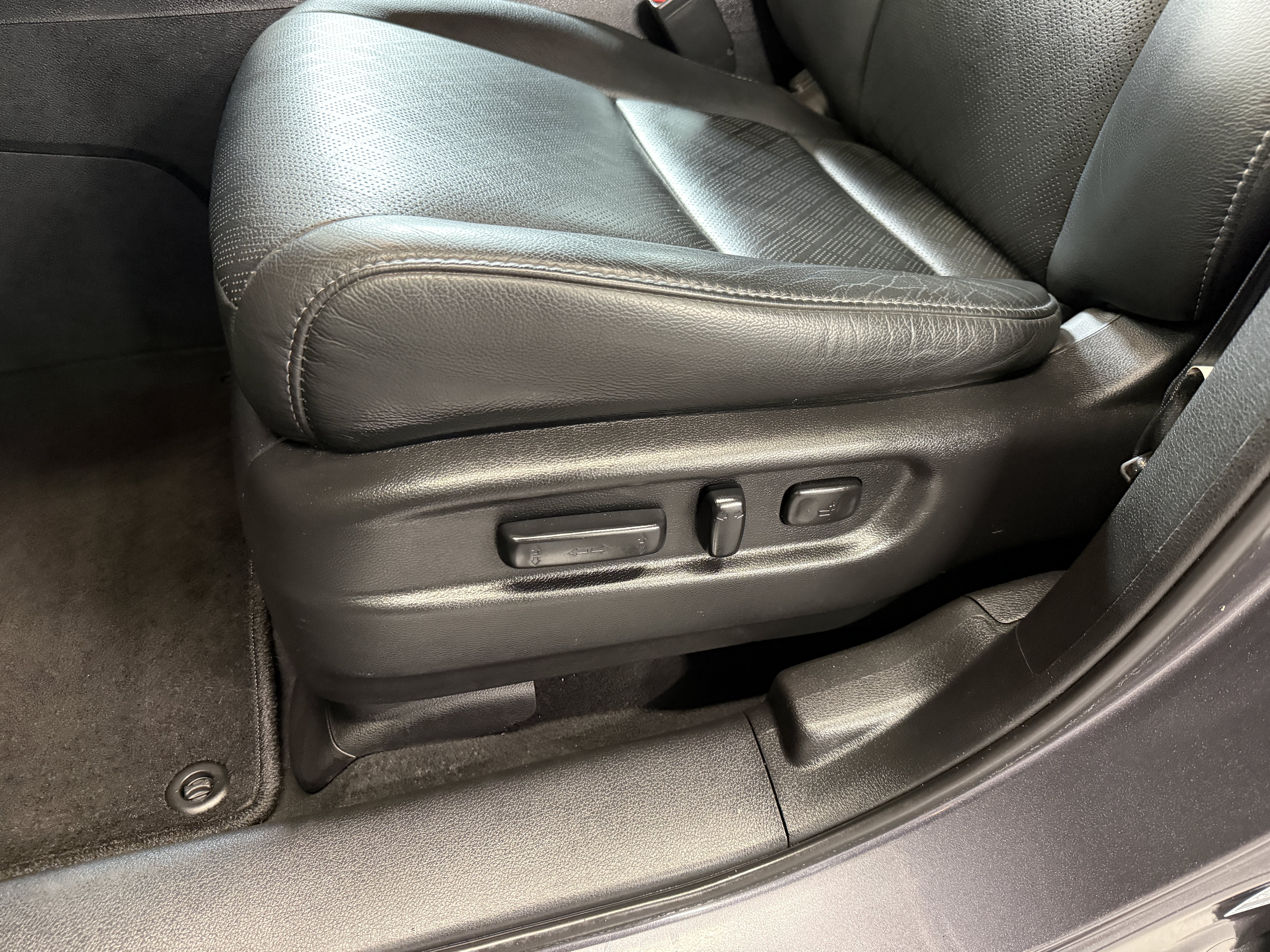 Used 2019 Modern Steel Metallic Honda Touring image 12