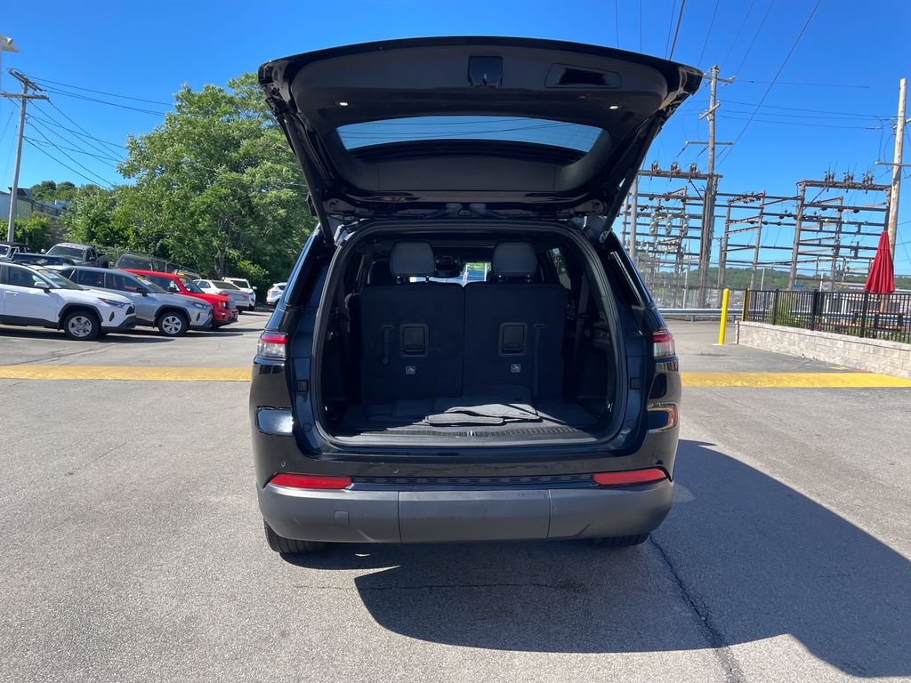 Used 2023 Black Jeep Altitude image 13