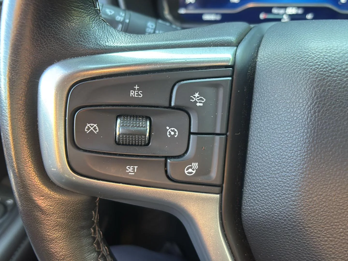 Used 2023 Summit White Chevrolet Z71 image 32