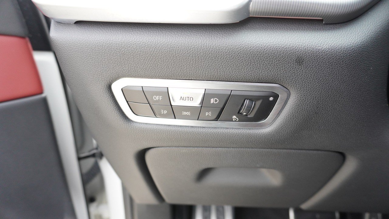 Used 2022 White BMW xDrive40i image 20