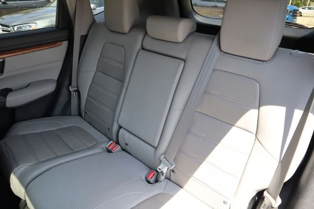 Used 2020 Lunar Silver Metallic Honda Touring image 21