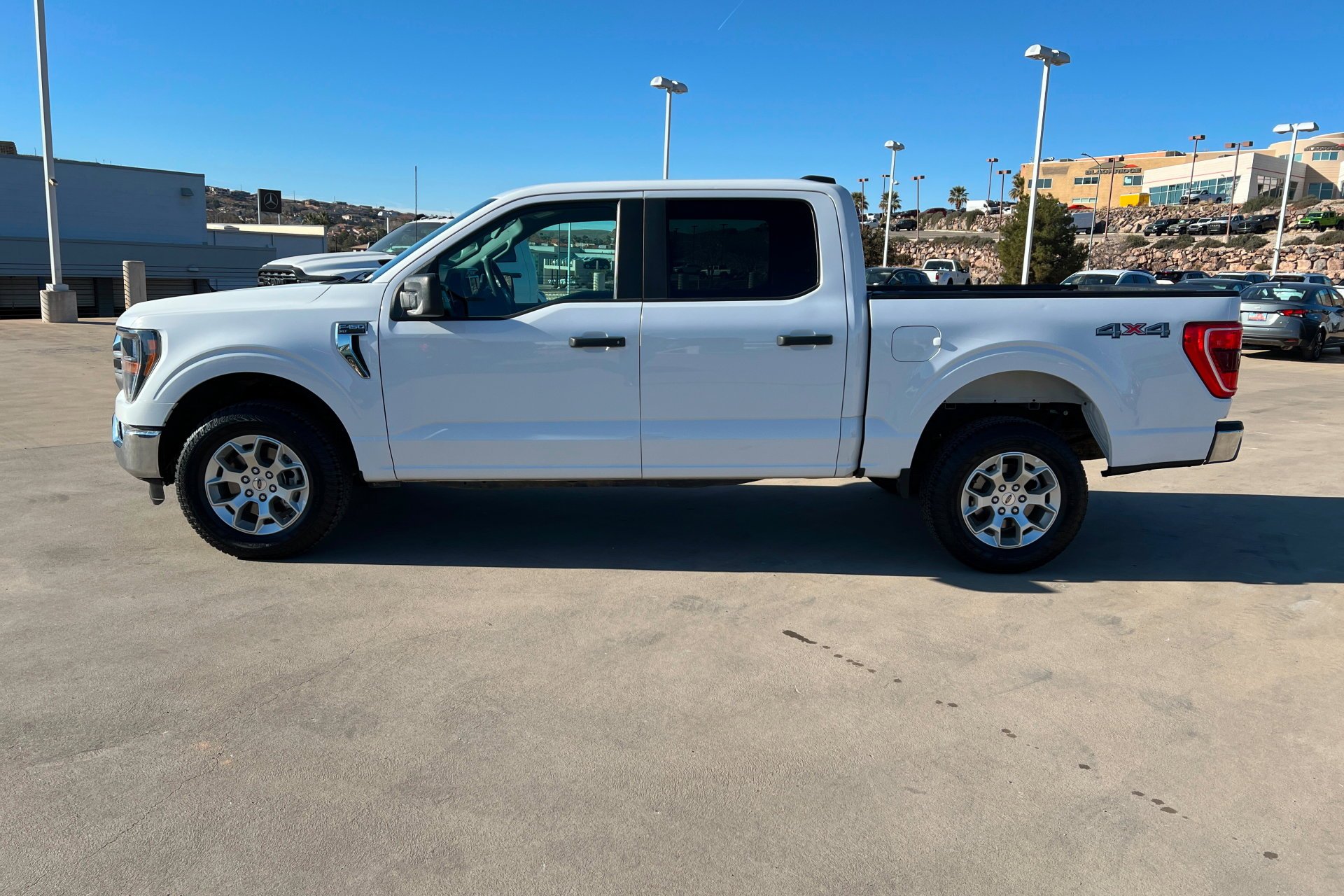 2023 Ford F-150 XLT - Photo 2