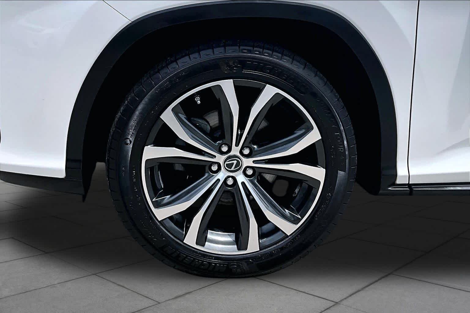 Used 2019 Eminent White Pearl Lexus Premium image 11