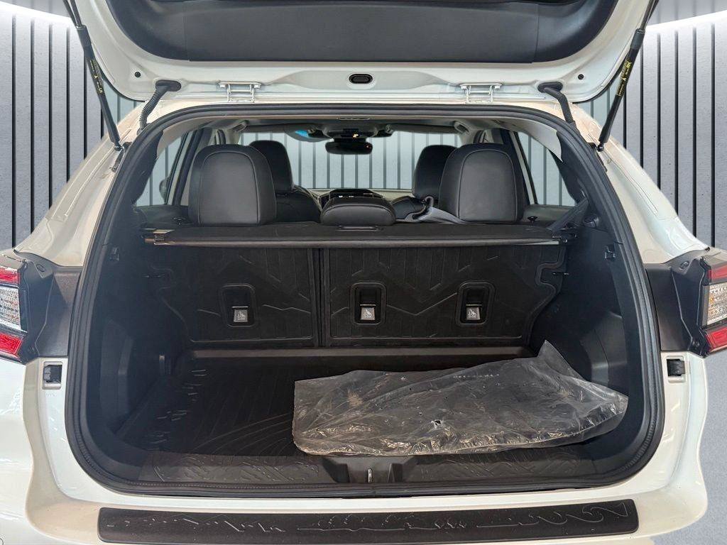 Used 2025 White Subaru Limited image 9