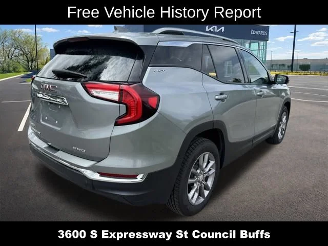 Used 2023 Silver GMC SLT image 3