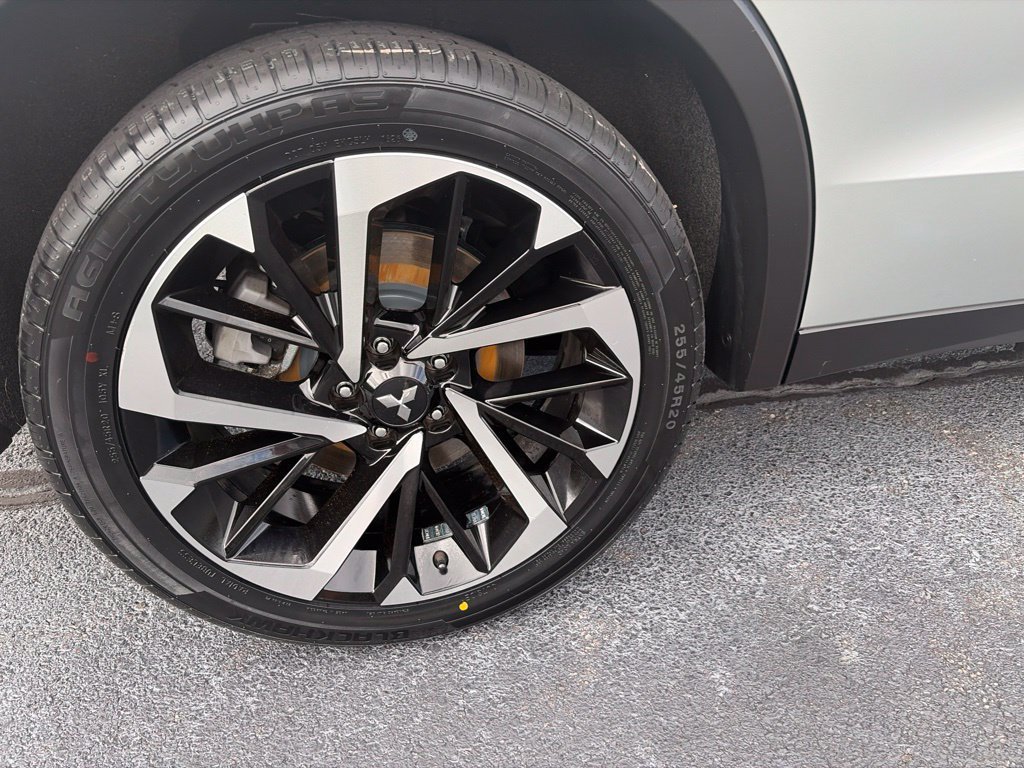 Used 2024 Gray Mitsubishi SE image 13
