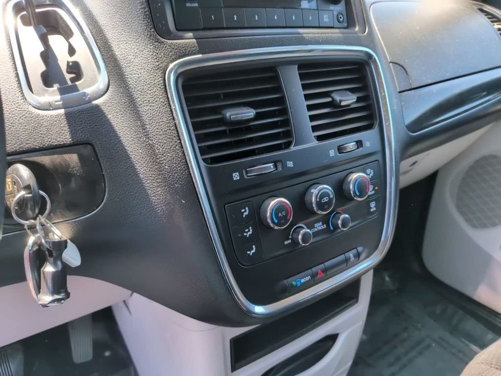 Used 2014 Gray Dodge SXT image 24