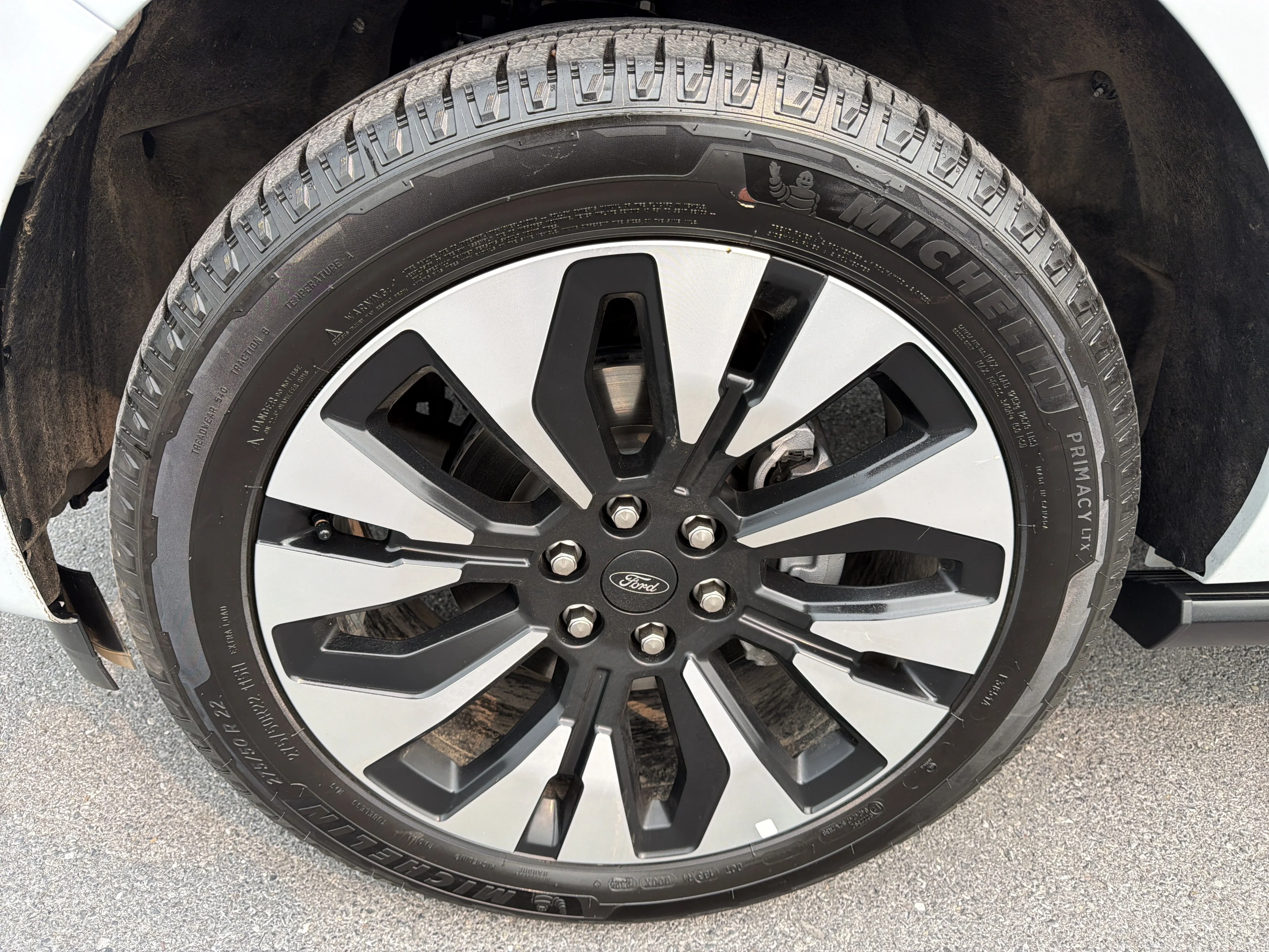 Used 2025 Silver Metallic Ford Platinum image 11