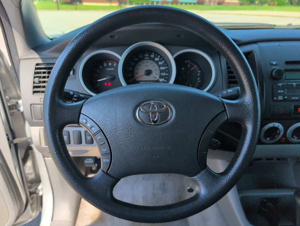 Used 2009 Silver Toyota Base image 12