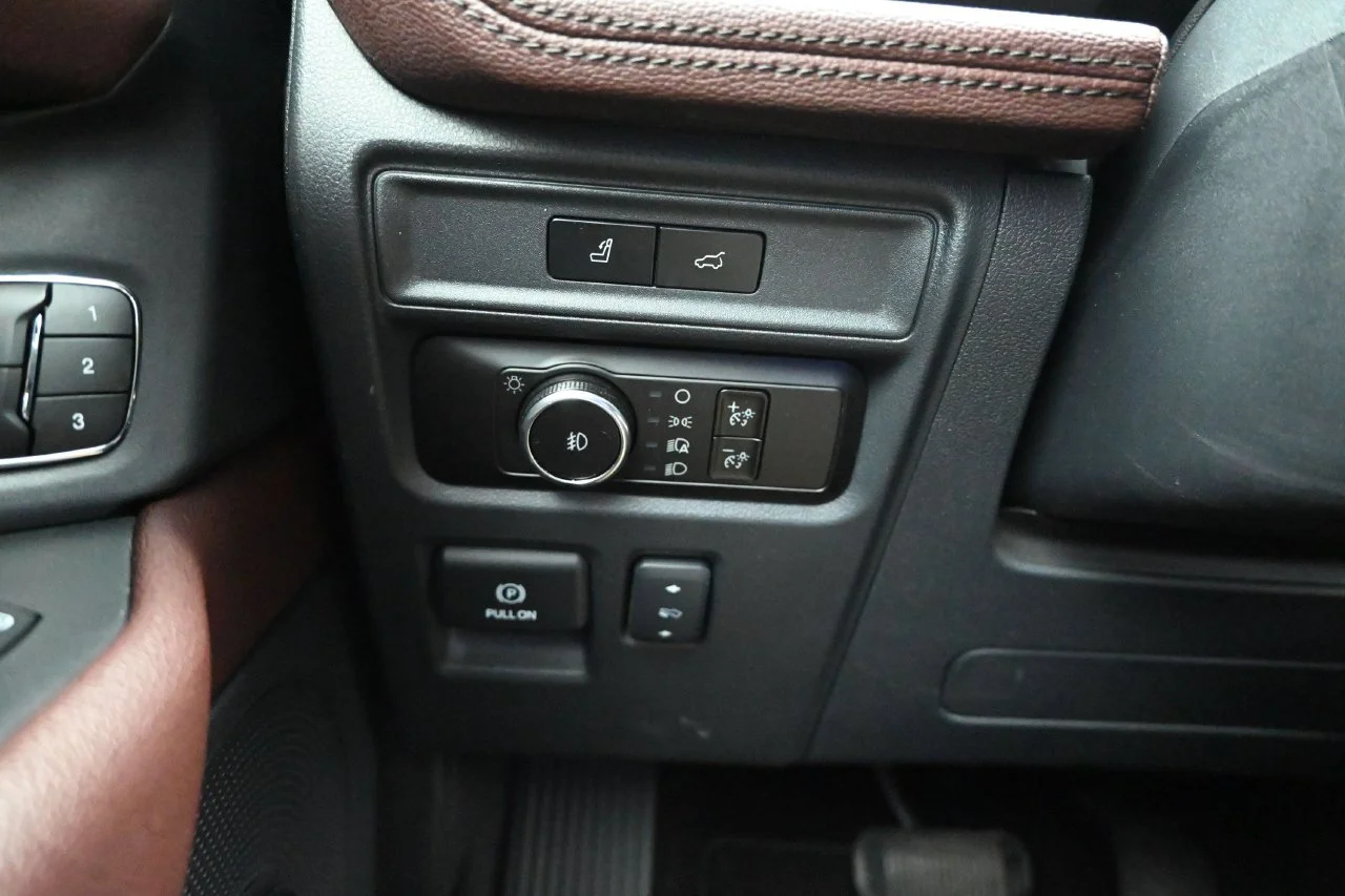 Used 2023 Oxford White Ford Limited image 28