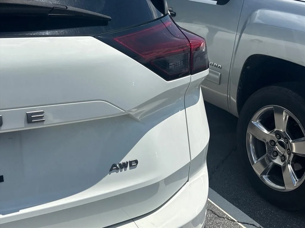 Used 2024 White Nissan S image 11