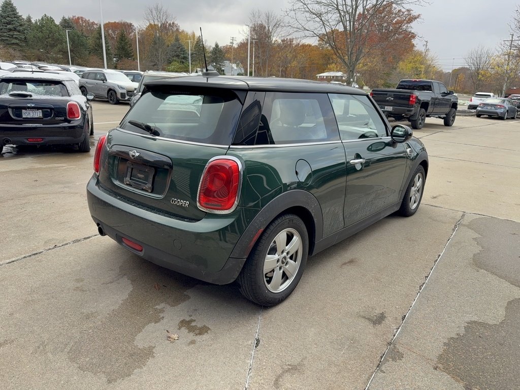 2016 Mini Cooper Base photo 4