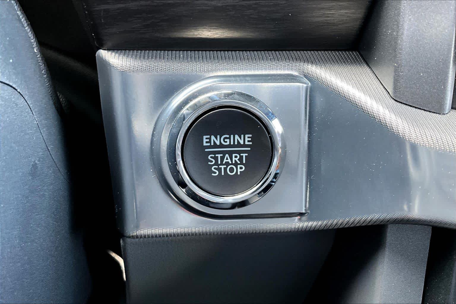 Used 2025 Carbonized Gray Metallic Ford LARIAT image 47