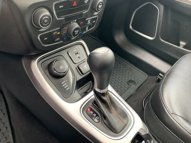 Used 2018 Black Jeep Latitude image 22