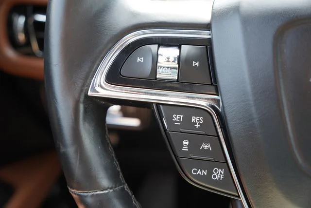 Used 2022 Black Lincoln Reserve image 37