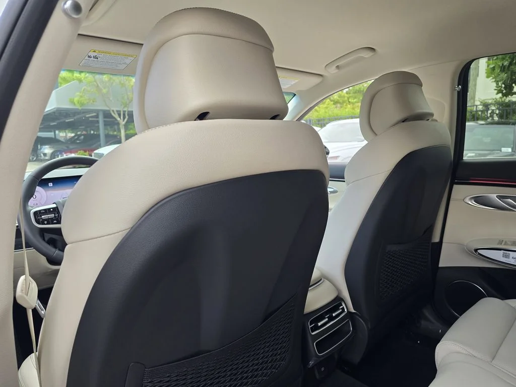 New 2026 White Genesis 2.5T image 11