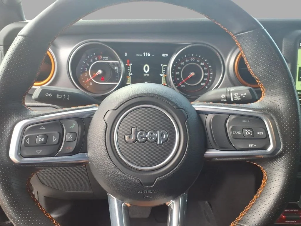 Used 2022 Black Jeep Mojave image 27