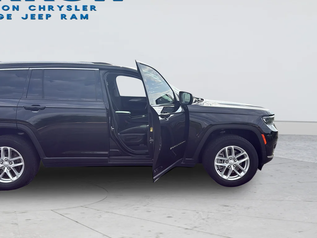 Used 2022 Black Jeep Laredo image 32