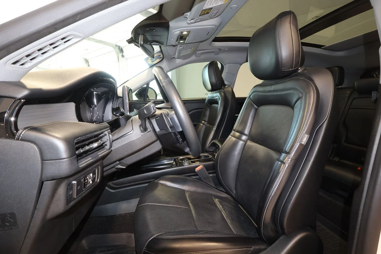 Used 2020 White Lincoln Standard image 14