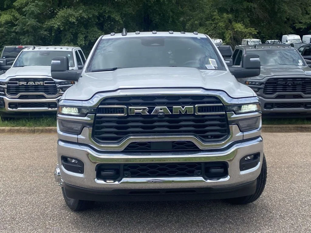 New 2026 Bright White Clear-Coat Exterior Paint RAM Tradesman image 2