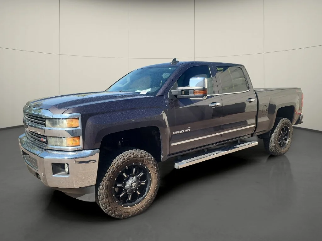 Used 2015 Gray Chevrolet LTZ image 3