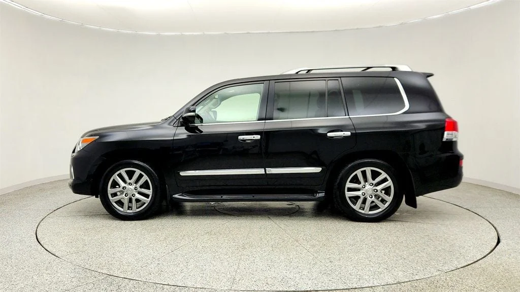 Used 2013 Black Onyx Lexus 4WD 4dr w/ Luxury Package, Mark Levinson & Rear Entertainment image 8