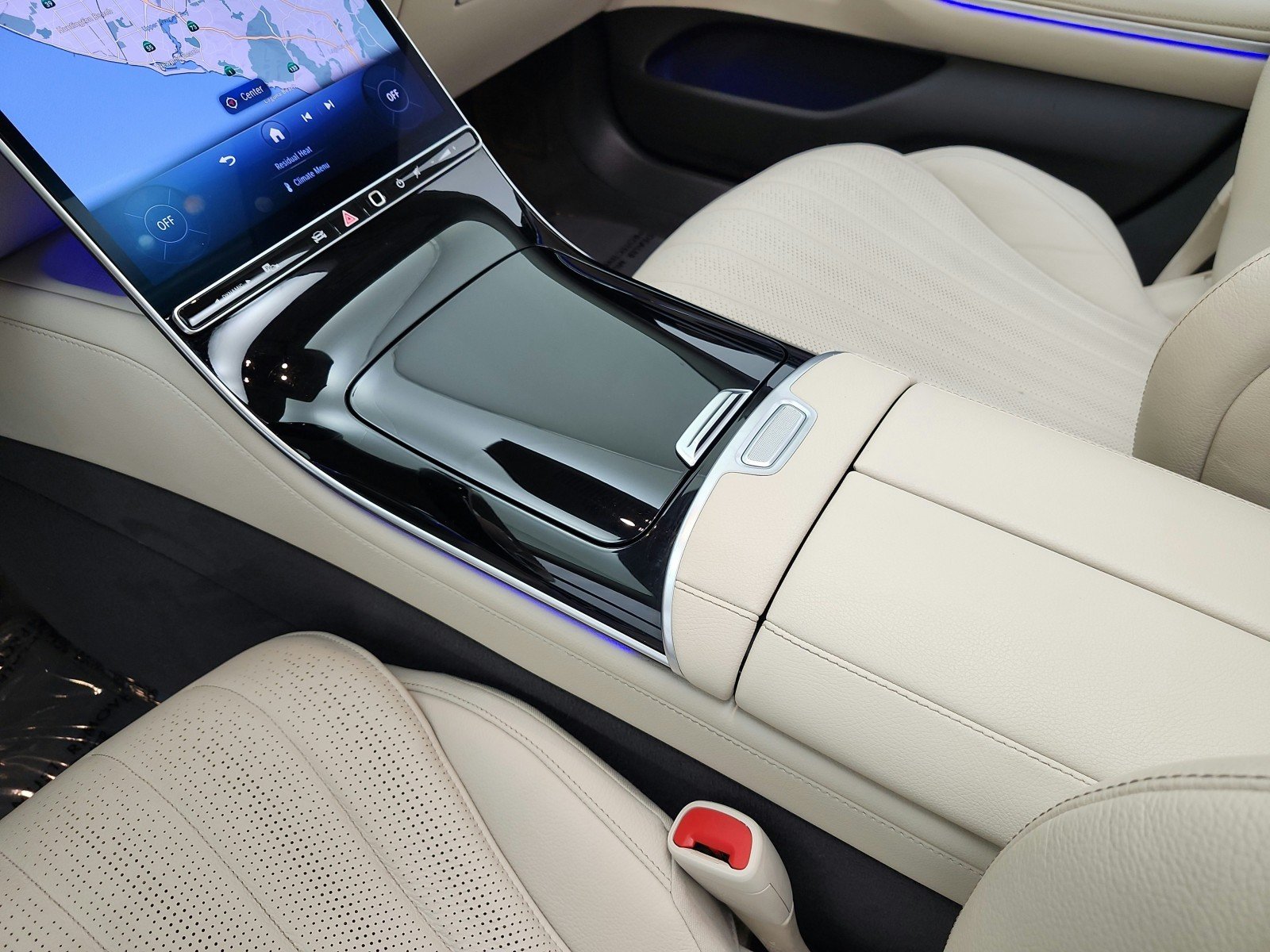 Certified Used 2023 MANUFAKTUR Diamond White Mercedes-Benz S 500 4MATIC® Sedan image 11