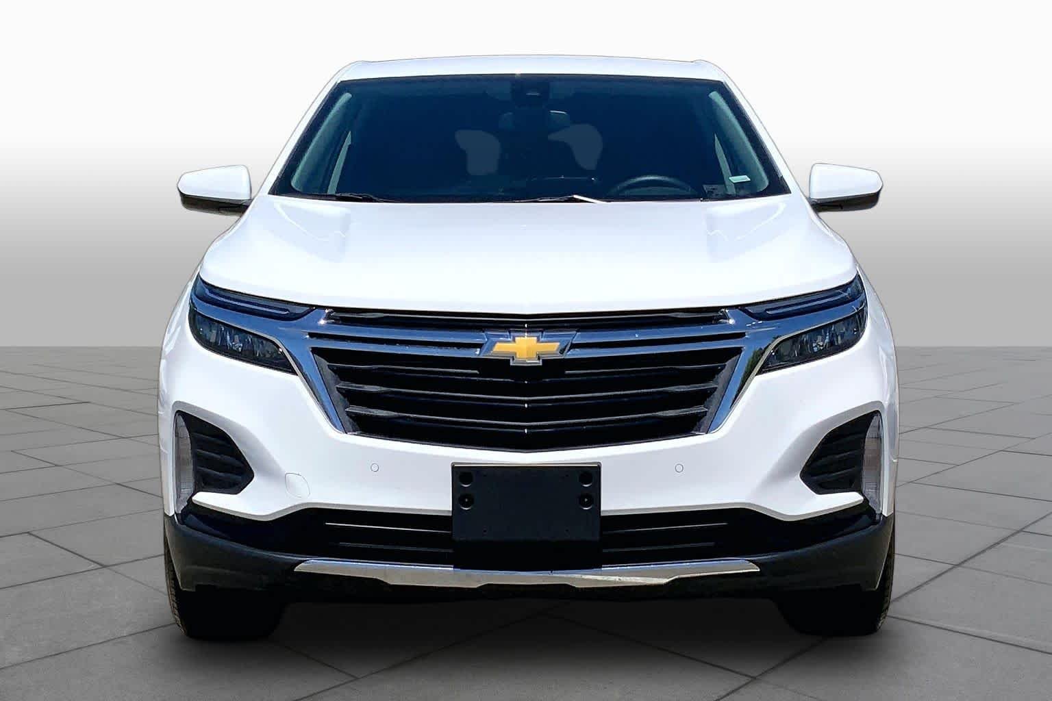 Used 2024 Summit White Chevrolet LT image 4