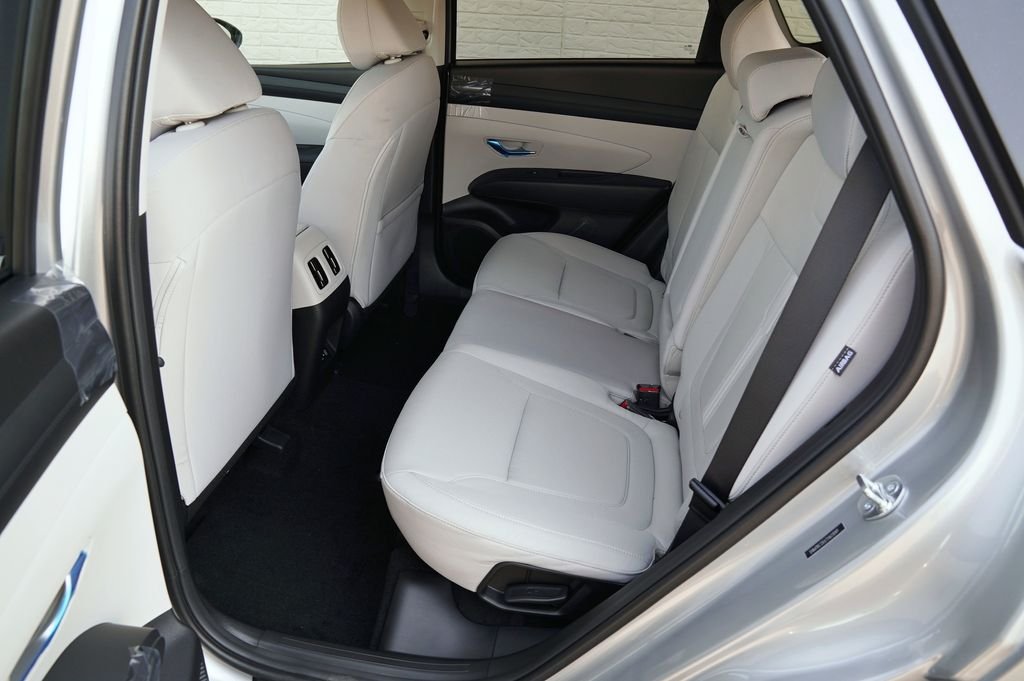 New 2026 Shimmering Silver Hyundai SEL image 44