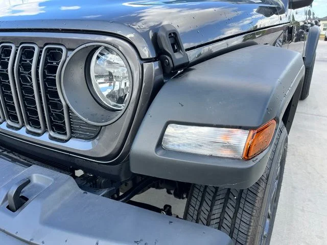 New 2026 Granite Crystal Metallic Clearcoat Jeep Sport image 13