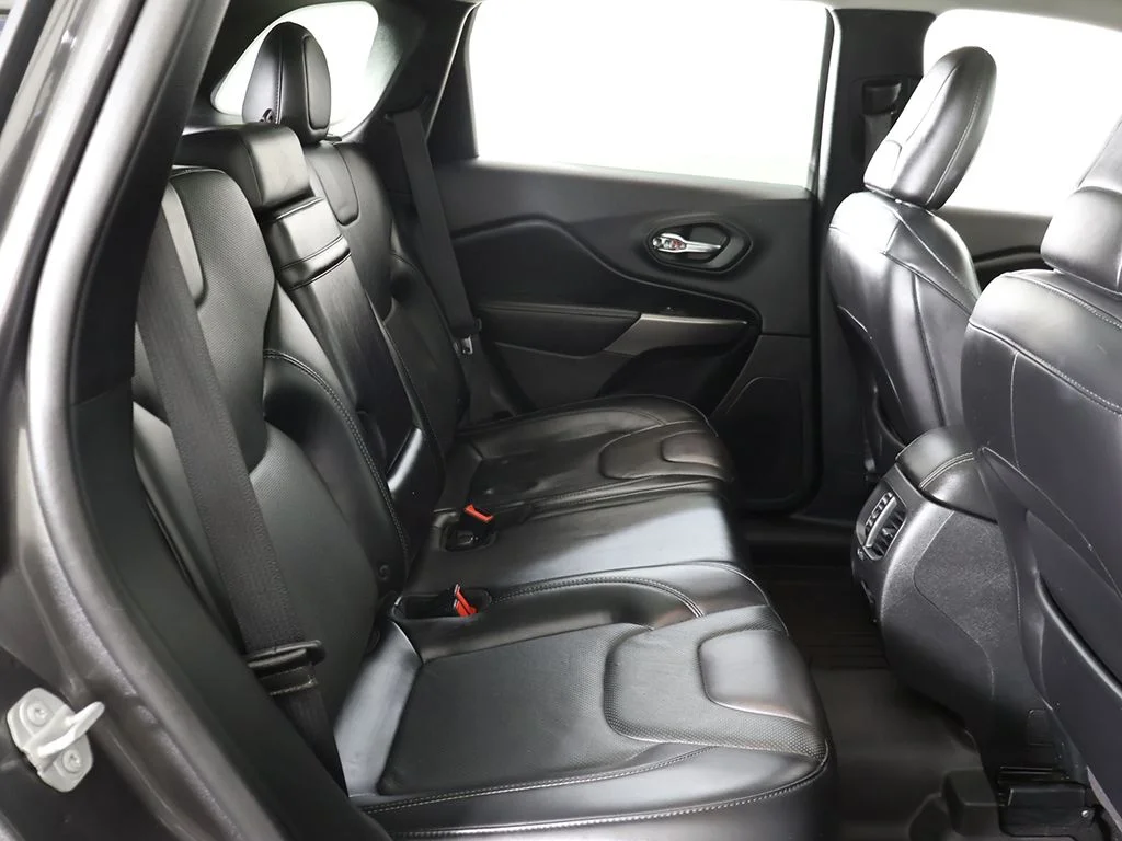 Used 2019 Gray Jeep Limited image 37