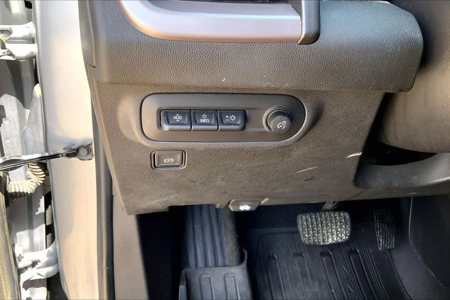 Certified Used 2024 Sterling Metallic GMC AT4 image 33