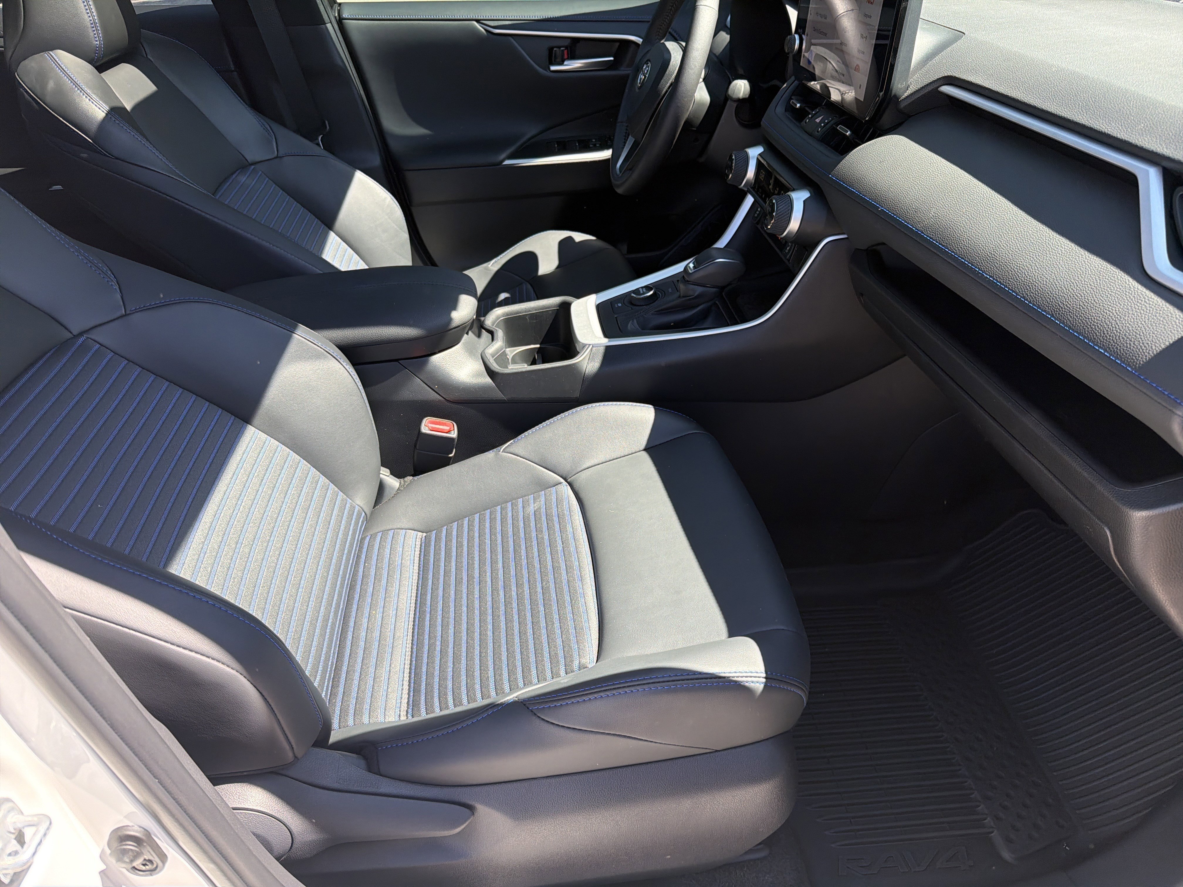 2024 Toyota RAV4 XSE - Photo 13