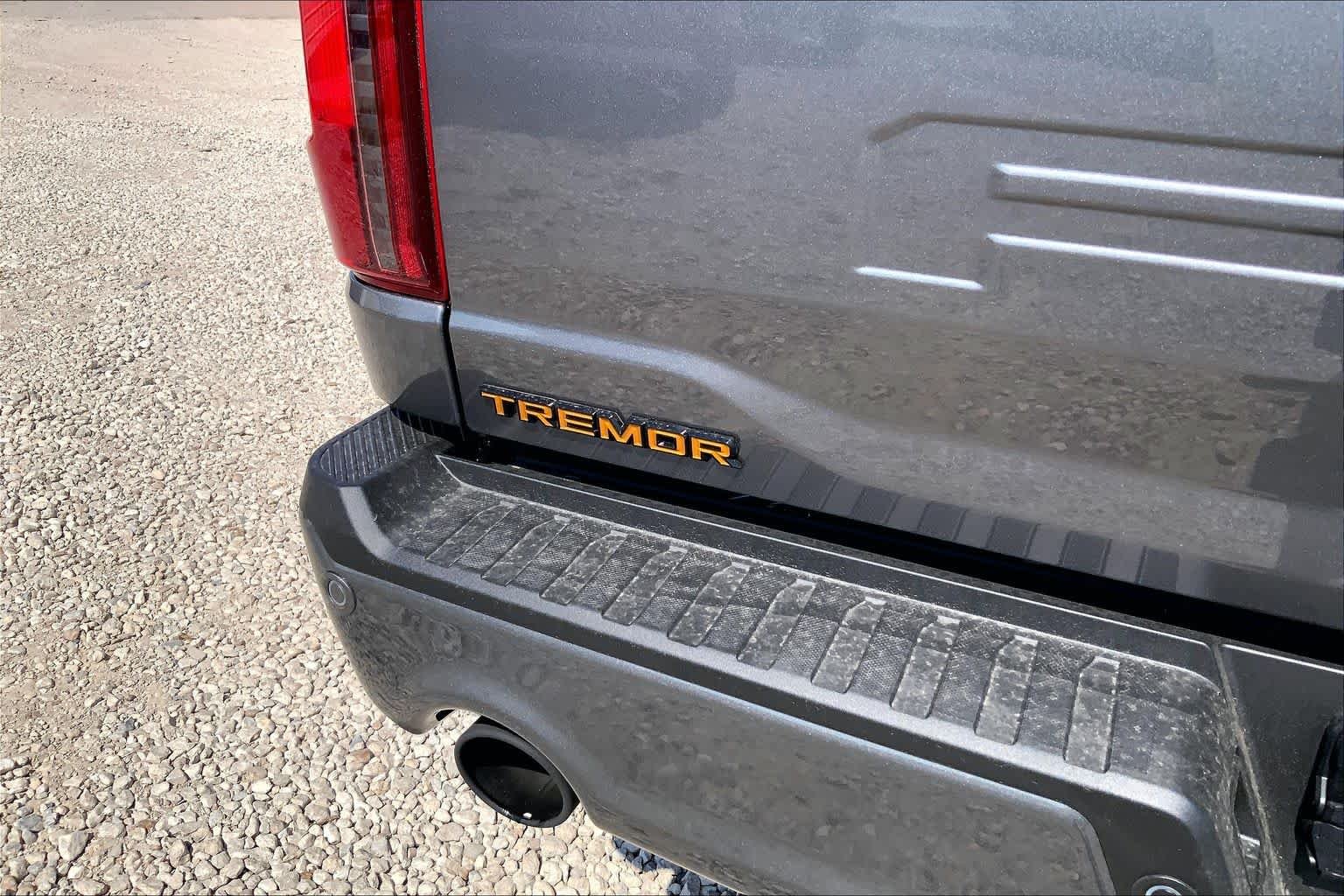 New 2026 Carbonized Gray Metallic Ford Tremor® image 15